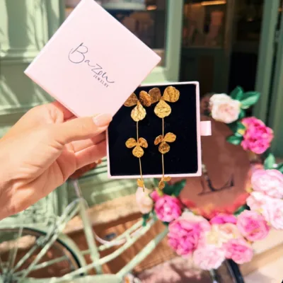 Wedding season is here, and the perfect look starts with the perfect earrings. Timeless, elegant, and made to shine!

#perfectearring #weddingseason #weddingjewelry #bazou