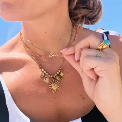 Sun on your skin, gold around your neck. ☀️ Our Sunkissed necklace was made for endless summer days. ✨

#layer #neckparty #necklaces #sunkissed #bazou