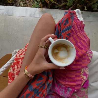 The perfect morning | A cappuccino and my everyday statement pieces 🌺

#statementpieces #bazou #jewelry #morningcoffeetime☕️