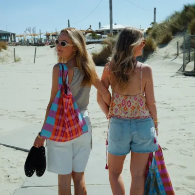 Pack your beach essentials, your daily must-haves, and everything in between. Our Bazou shoppers are made for every adventure 🐚🌺✨💛

#bazou #jewelry #summeressentials #shoppers