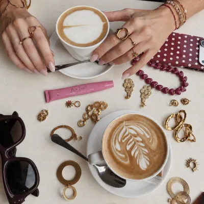 Your coffee date just got better with Bazou ☕️💕 

Shop your faves in our website! 

#by_bazou #jewellery #jewelleryinspo #earrings #goldjewellery
