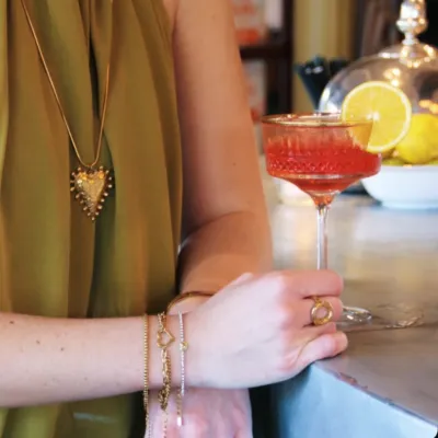 Cocktails & statement jewels 🍸💎 Because every happy hour deserves a little extra sparkle. 🥂✨

Enjoy free shipping with code: freeshipping 💌

#JewelryLover #StatementJewelry #WeekendGlam #JewelryTok #CityChic
