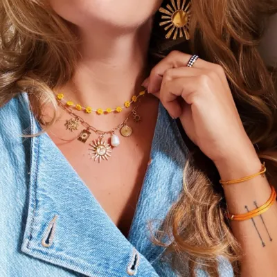 TODAY’S FIT: WITH A SUNNY TOUCH ☀️
#necklace #jewelry #earring #stainlesssteeljewelry #summerjewelry #waterproofjewelry #charmnecklace #daisyflowernecklace #bazou