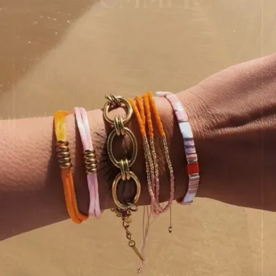 ☀️ Beach vibes & bold bracelets 🌊
Stacked up in sunset tones — orange, pink, gold & a touch of sparkle! This armcandy’s ready to shine all summer long!
##armcandy #summeressentials #summerstack #summerjewelry #jewelry #handmadebracets #bazou