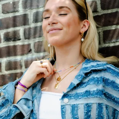 Enjoying life 🪩 

#festivalfit #festivaljewelry #jewelry #earrings #bazou