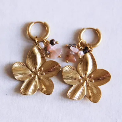 New beauties in the making 🌺 

#newcollection #soononline #soonavailable #staytuned #bazou