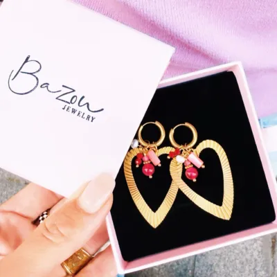 So much LOVE ❤️ 

#earrings #heartearrings #bestsellers #new #awcollection #stainlesssteeljewelry #bazou