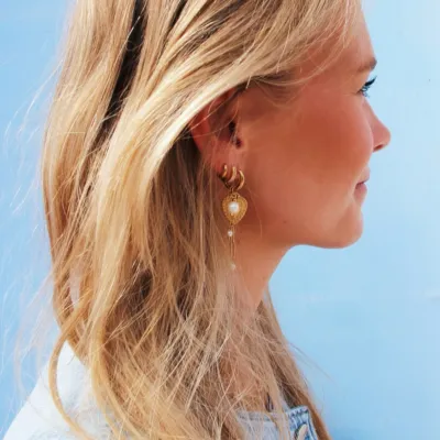 GOLD & PEARLS 🔥

#earrings #stainlesssteeljewelrt #jewelry #pearljewelry #goldjewelry #bazou