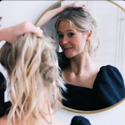 “CITY CHIC” earrings. The perfect piece for every moment 💫 
#earrings #citychic #stainlesssteeljewelry #jewelry #statementpiece #bazou