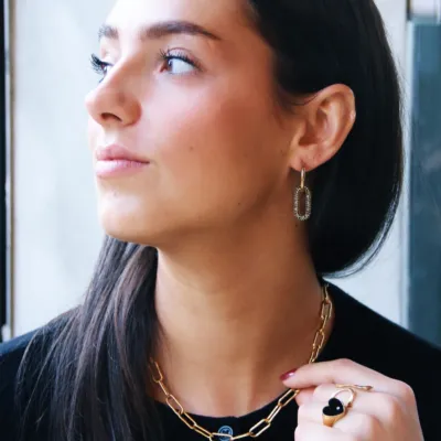 A little gold, a little sparkle — timeless elegance in every detail 💫 

#earrings #sparkleearrings #stainlesssteeljewelry #jewelry #bazou