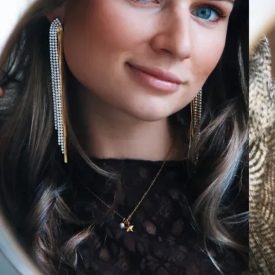 The best Party Earrings 💫 >> SWIPE & TAP

#partyearrings #jewelry #festiveseason #partycollection #partyjewelry #earrings #bazou