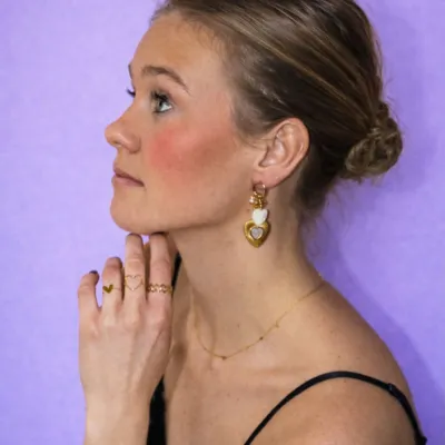 Ready for the weekend? Our sweet Carlijn definitely is, all dressed up and ready for her dinner tonight. ✨ Shop our weekend essentials now before it’s too late.

#weekendvibes #weekendready #dinnerlook #jewelryaddict #jewellerylover