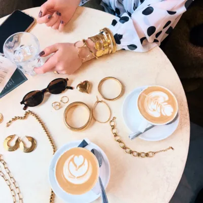 Coffee dates & golden details ✨☕ 

#jewelry #stainlesssteeljewellery #earrings #necklace #bazou
