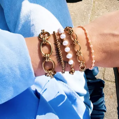 STAY GOLDEN 💫 

#bracelets #goldenbracelets #braceletset #jewelry #bazou