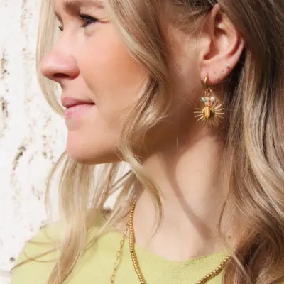 Shine a little brighter with these sun-kissed earrings ☀️ 

#jewelry #GoldenVibes #ColorfulDetails #springjewelry #bazou