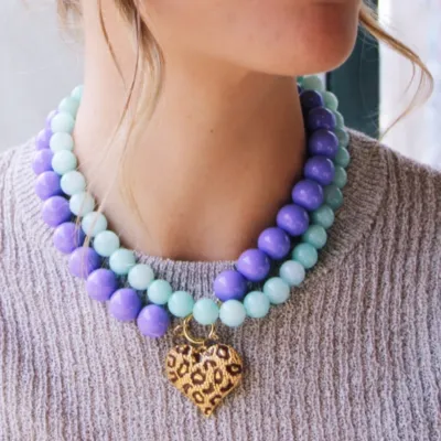 Pastel dreams with a playful edge 💜💚 Double the beads, double the love — finished with a wild heart. 🐆

#jewelry #beadednecklaces #pasteljewelry #springootd #statementpiece