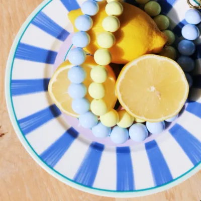 La dolce vita 🍋✨
Sunshine, lemons & our playful statement beads.
Two chains, one joyful vibe. 💛💙

#statementnecklaces #beadednecklaces #ladolcevita #jewelry #bazou