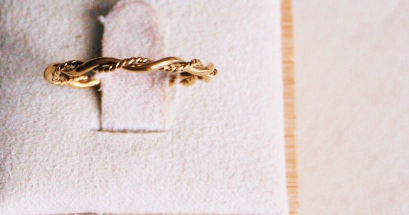 Minimalistische gevlochten ring