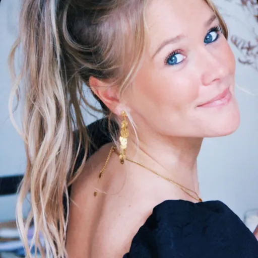 Facetune 08 10 2025 21 18 02